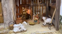 Weihnachtskrippe mit Spitzdach
